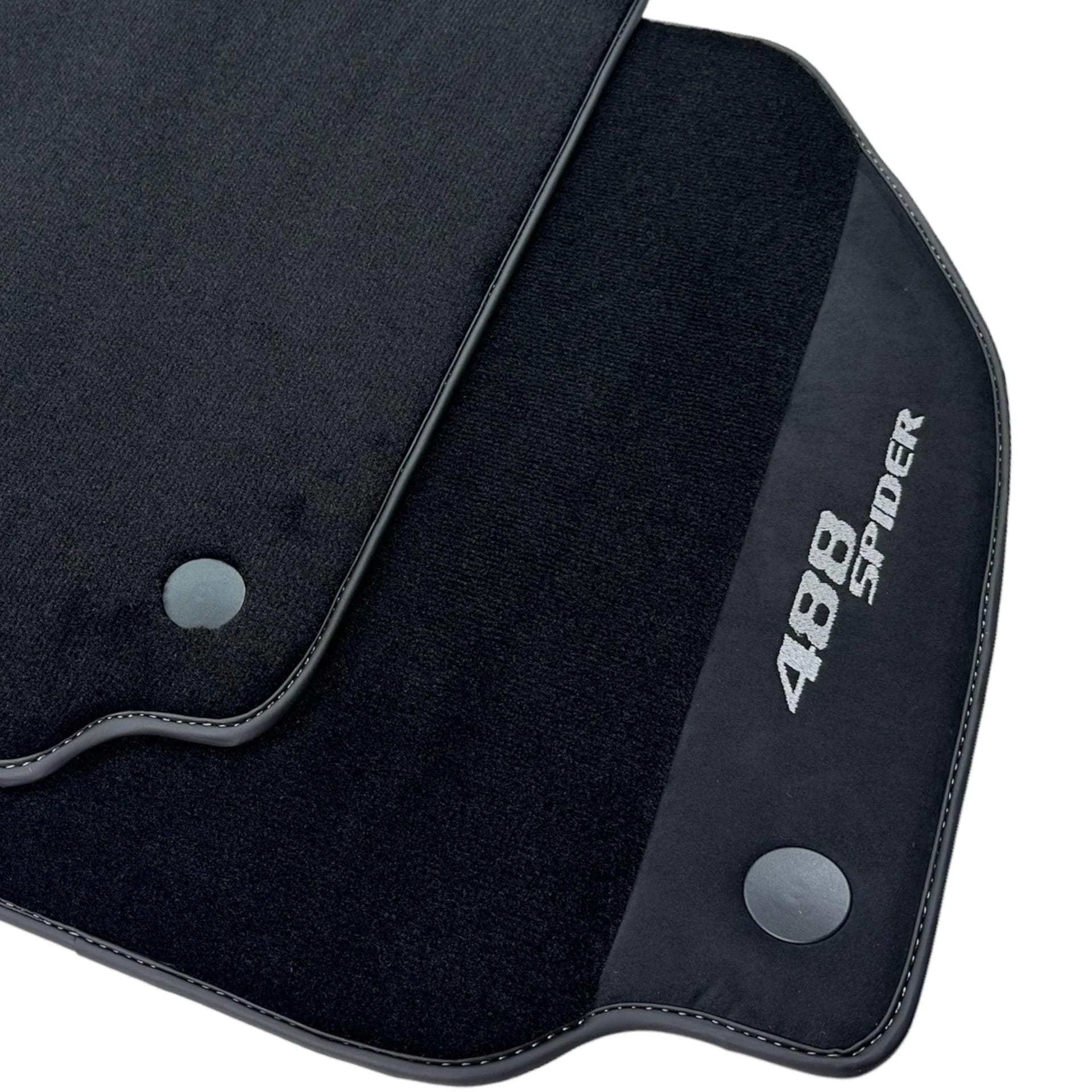 フェラーリ488専用フロアマット、高品質素材、正確なフィット感で内装をしっかり保護。