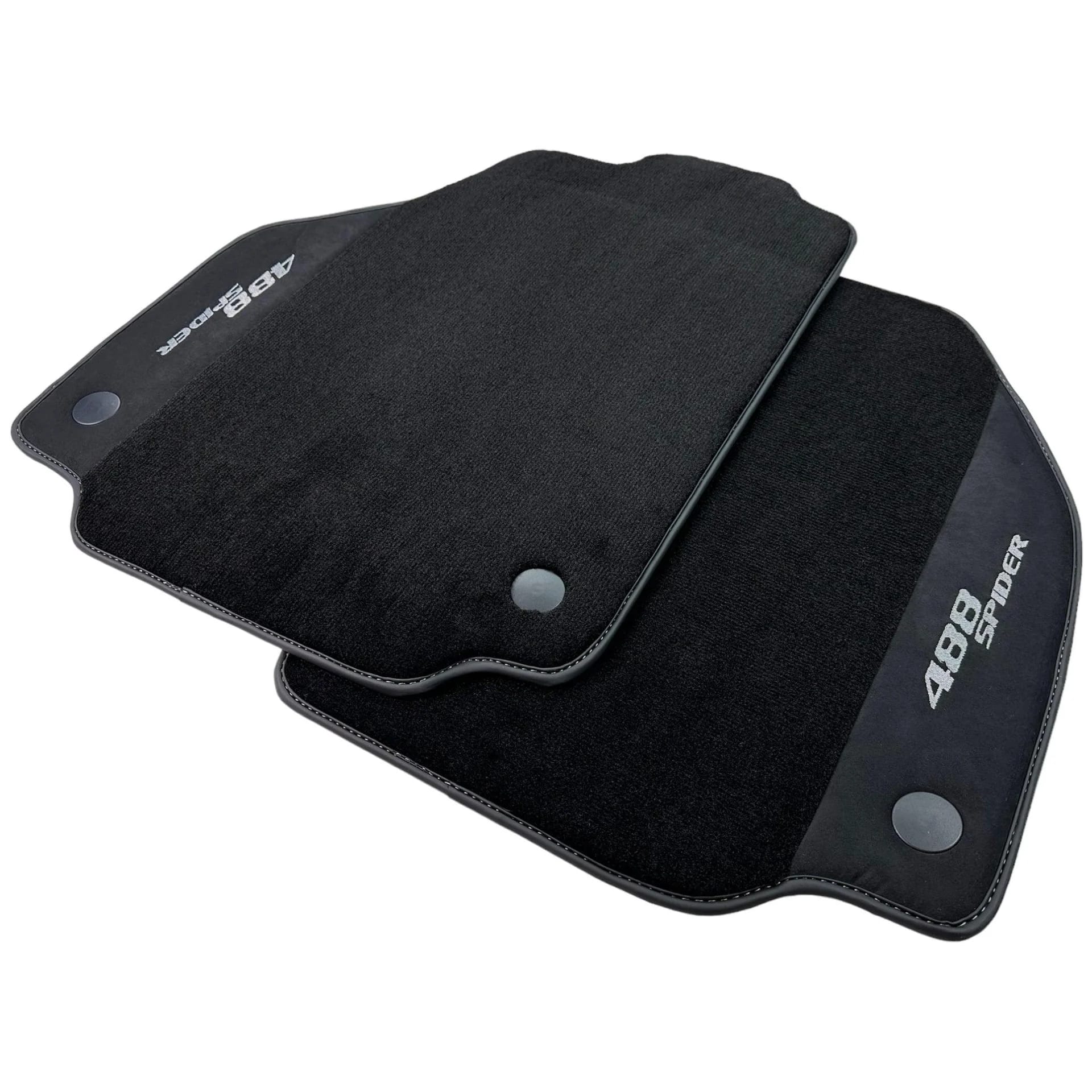 高品質素材のカスタムフィットFerrari 488フロアマット、最適な保護とスタイルのための精密フィット。