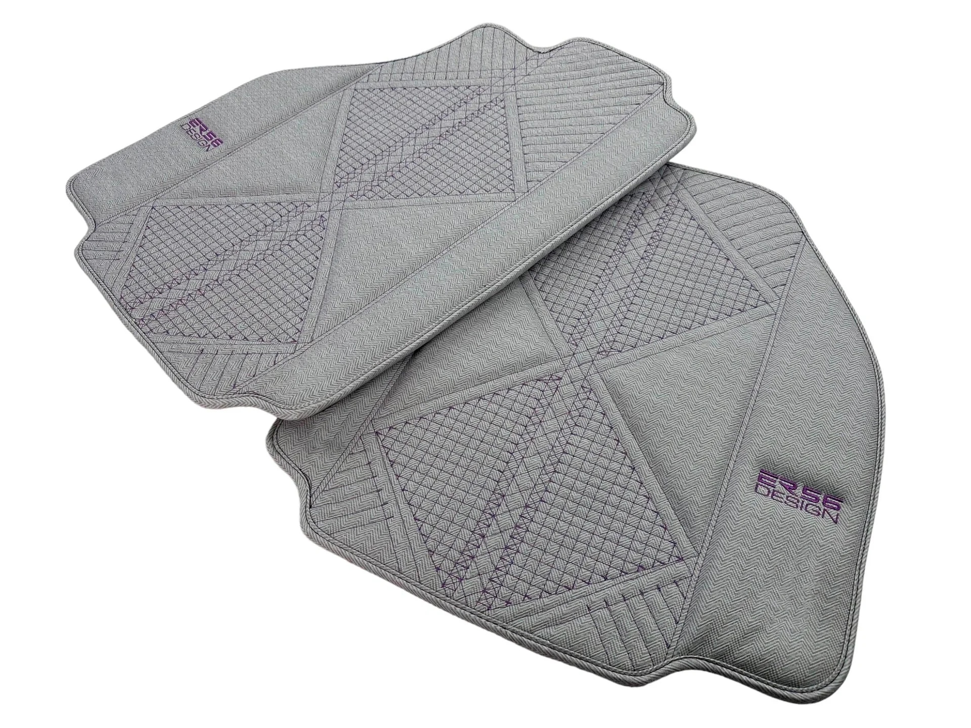 專為Ferrari 488量身定制的高品質地墊,精確貼合,提供最佳保護與風格。